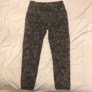 Large tights with black and grey pattern